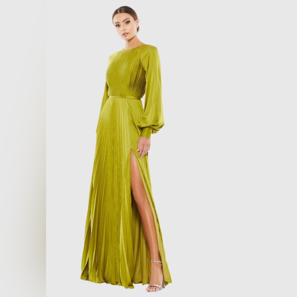 NWT Green Pleated High Neck Raglan Long Sleeve Side Slit Gown